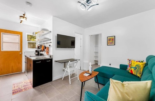 Hawaii Kai Apartment | Simple Hawaii Kai Studio with Lanai & WiFi Near the Beaches