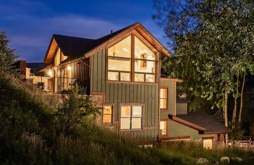 Minturn House | Ski in Home on Minturn Mile, Luxury 4 Bedroom 4.5 Bathroom with 2 car garage