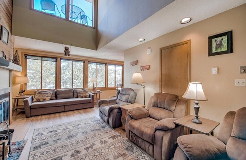 Breckenridge Condo | Ski In-One Block walk to Town! Great Views! Once You Arrive, No Need to Drive!