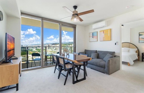 Ala Moana Condo | Sky Ala Moana 2908: 2 BR, 2 BA Condominium in Honolulu, Sleeps 4