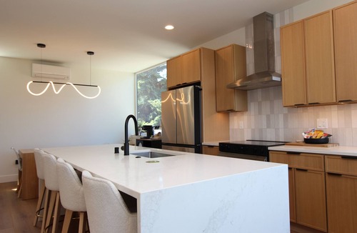 North Admiral House | Skyline Rooftop Lounge, BBQ + Fire Pit, Near FIFA, with AC!