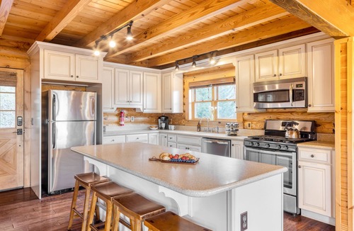 Asheville Cabin | Sleeps 20 | Grand Mountain Lodge Hot Tub + Sauna + Views | Mountain View Lodge