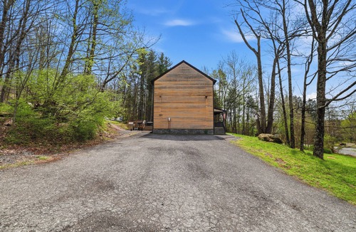 Tannersville House | Sleeps 24! Luxury, Sauna, Hot tub, Zen room, Gameroom, pets