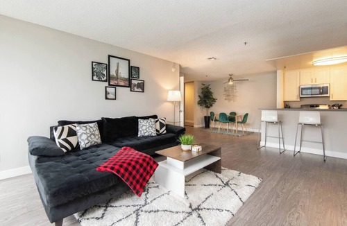 Hollywood Apartment | Snazzy 2Bd Apt/Rooftop Pool with Stunning view of the City & the Hollywood
