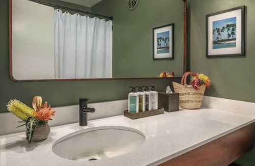 Historic Kailua Village Hotel | Soak, Stretch, Explore – Pool, Yoga & Bikes Ready for Your Island Days