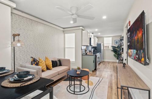 Passyunk Square Apartment | South Philly Extended Stay- Steps to Pats Steaks
