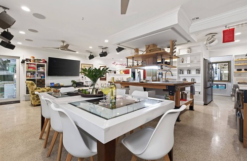 Victoria Park House | Spa, Game Room, Firepit, EV Charger | Near Las Olas | Casa Pineapple Social