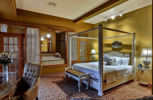 Leacock-Leola-Bareville Hotel | Spacious Charming Historic Hotel From 1800s - Antique Furnishings - Whirlpool