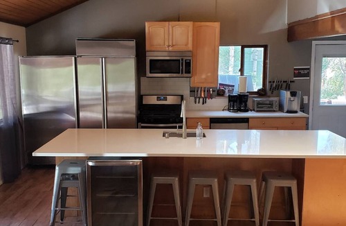 Innsbruck Val Moritz House | Spacious 11BR Cabin for Groups | Near Granby Ranch