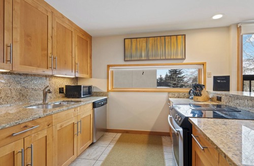 Vail Condo | Spacious 2BR Open Concept Remodeled Kitchen & Baths | Flexible Sleeping