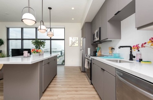 Inglewood Apartment | Spacious 3BR Apt with Pool & Rooftop Deck