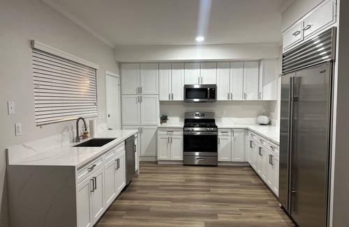 Pico - Robertson House | Spacious 4-bedroom townhome in the heart of Beverly Hills