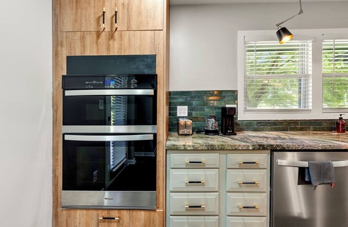 Church Street House | Spacious and Charming 5-bedroom House with Modern Amenities in Atlanta