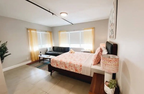 South Beach Hotel | Spacious Unit | Free Beach Chairs | Near Ocean