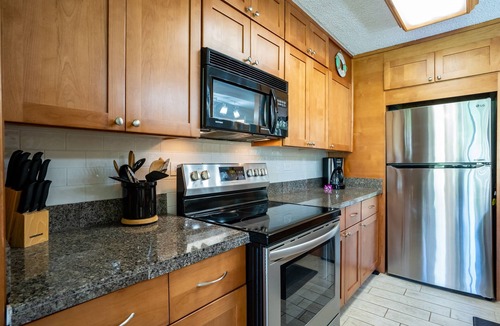 Kihei Condo | SPECIAL AUG 15% OFF 7nt stay Remodeled Kihei Oceanfront Property, AC, BBQ & Pool