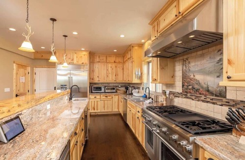 Eagle Mountain Estates House | Starlight Chalet. Stunning Views. Modern. Spacious