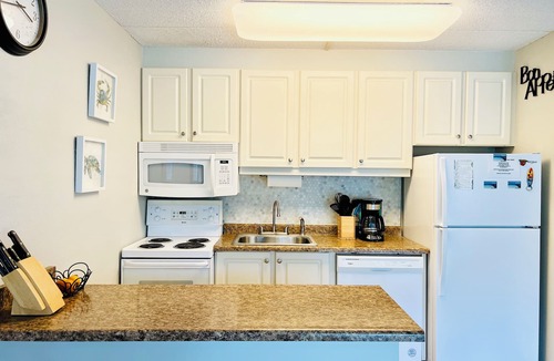 Kihei Condo | Steps to Kamaole Beach II King Bed Pool Parking Wi-Fi Kihei Kai Nani