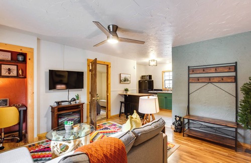 Red River House | Steps to Main Street! Cozy Red River Getaway