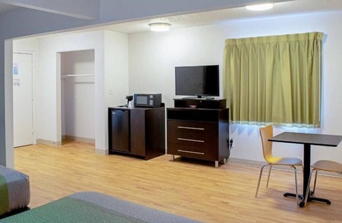 Springdale Hotel | Studio Lodge Springdale Cincinnati