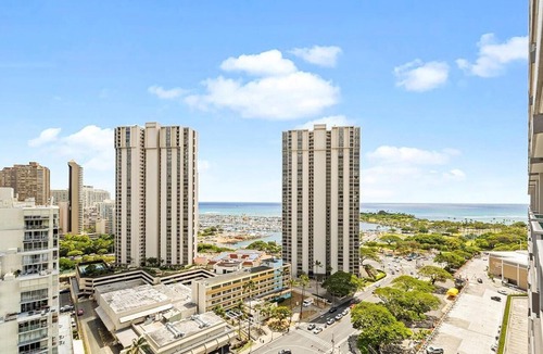 Ala Moana Apartment | Stunning Ala Moana 2501