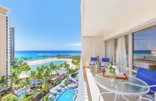 Waikiki Condo | Stunning Ocean & Fireworks Lagoon View From Condo at Ilikai w/Full Kitchen