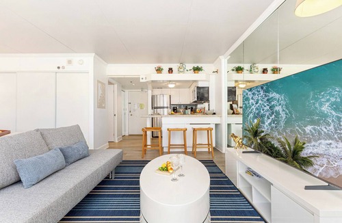 Waikiki Condo | Stunning Ocean & Fireworks Lagoon View From Condo at Ilikai w/Full Kitchen