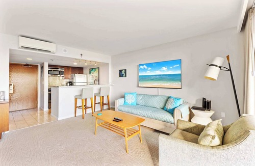 Waikiki Apartment | Stunning Ocean View | Free Parking