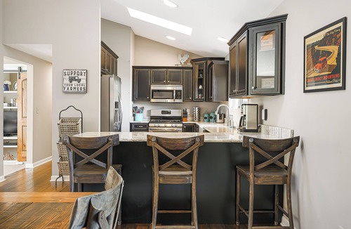 Leicester House | Stunning Views + Arcade Games | Serene Retreat | Cabin in the Sky by AvantStay