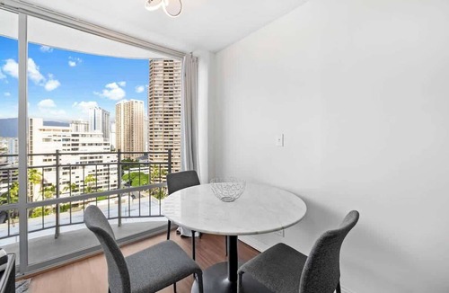 Waikiki Apartment | Stunning Waikiki Studio - 5 Star Location!