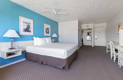 Kahului Hotel | Stylish Stay | Pool Access | Near Kanaha Pond State Wildlife Sanctuary - 1.1 mi