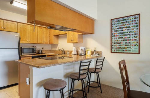 Kailua-Kona Condo | Summer Deal Ocean View 2BR Kona Condo with Lanai and Resort Pool