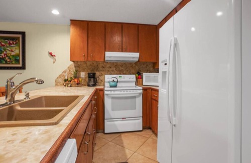 Kihei Apartment | Summer rates are LOW! Walk to beach -A/C in all rooms.