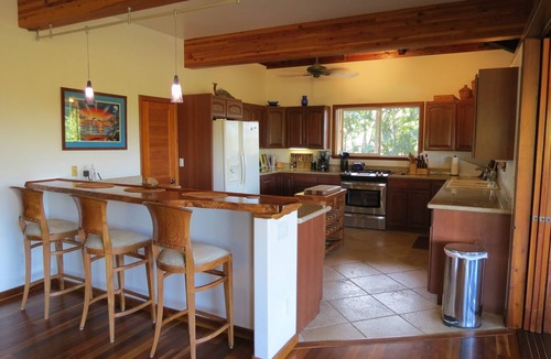 Honaunau-Napoopoo House | Summer Special Family and Friends1 Walk to the Beach! Free Organic Farm Tour!