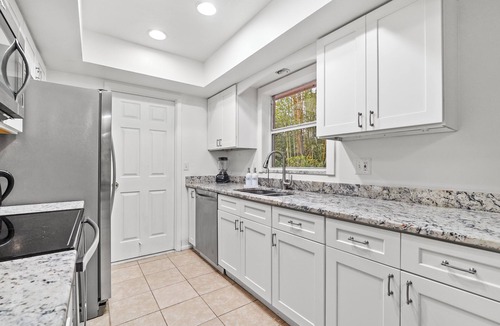 Sarasota Springs House | Sunny 3BR Oasis Water View Beach Gear Fully Fenced Yard Near Siesta Key