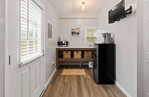 Notasulga Cabin | Sunrise Cozy Tiny House. 15 minutes from Auburn University, Bucee's & Walmart