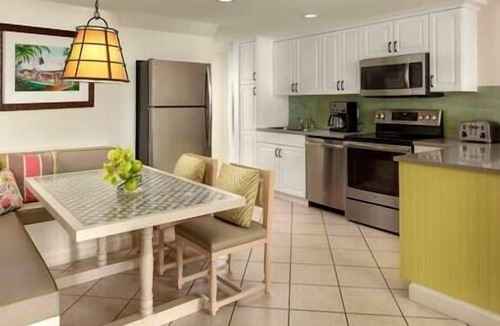 Truman Annex Resort | Sunset Harbor | Hyatt | Hot Tub | Pool | Marina | Lux Resort