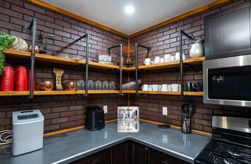 Springdale House | Take a trip to the Industrial Age in this centrally-located townhome.
