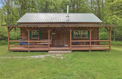 Harbert Cabin | The Acorn Cabin | Firepit | Nature | Pet-Friendly