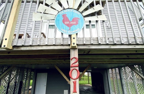 Surf City House | The Beach Barn - Dog-Friendly, Sleeps 10, Free Linen, Shibumi & RV Parking