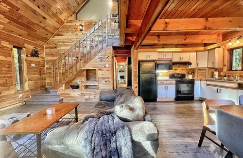 Briar Crest Woods Cabin | The Challenge House-mega games-hottub-beach-lake-The ultimate Poconos game house