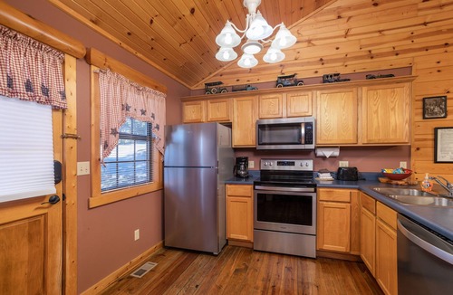 Branson Cabin | "The Constitution" Luxury Cabin at Branson Woods Resort