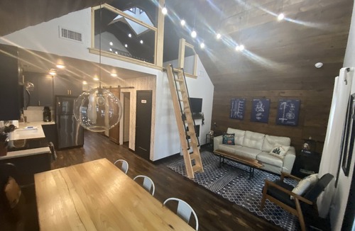 Lake Harmony Estates Cabin | The Copper Cabin @Lake Harmony. Lake, hike, dine, bars, shop, Jim Thorpe & More