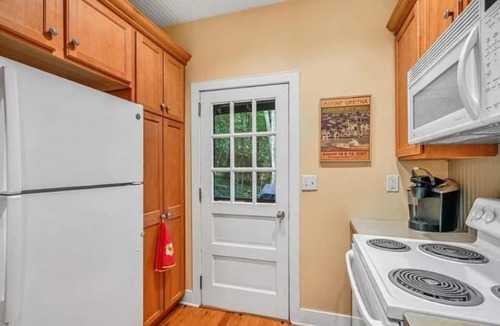 Mount Gretna Cottage | ​The Happy Cottage! Mt. Gretna trails + AC