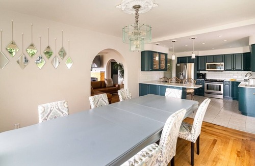 Drums House | The Jeweler's Villa Hot Tub, Privacy, ValleyView