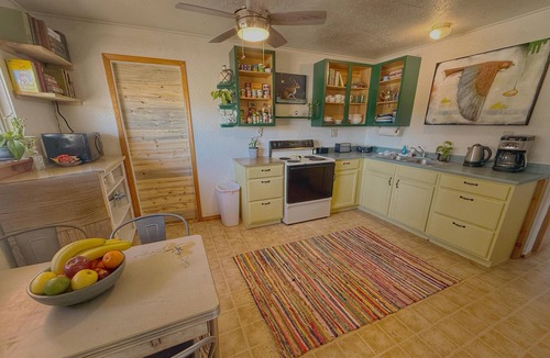 Bluff Hotel | The Mokee Motel (Room 4)
