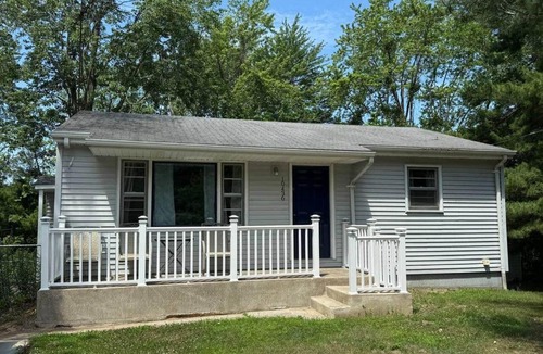 Bridgman House | The Vineyard House | Spacious Home Near Wine, Beer & Lake MI