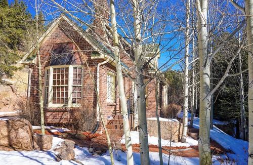 Rainbow Valley Cottage | The Williamsburg Cottage at Valley Glen.your romantic mountain getaway