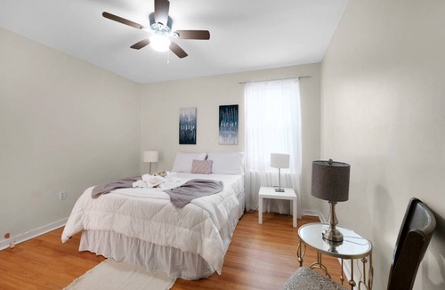 Graduate Hospital Apartment | This apartment is a 2 bedroom (s), 1 bathrooms, located in Philadelphia, PA.