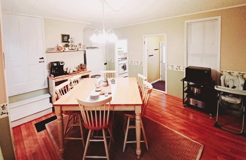 Howard House | This Old House 3 bdrm - everything you need & a little bit of charm