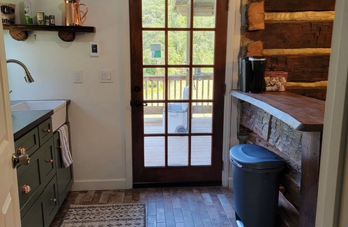 Westfield Cabin | Tobacco barn cabin with trails, fishing and hiking